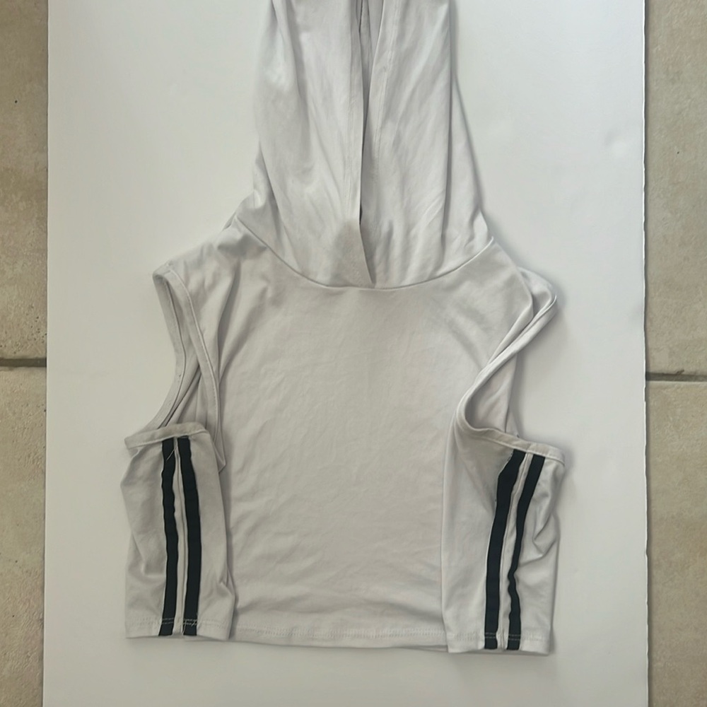 Arabella white hoodie crop top, size L
